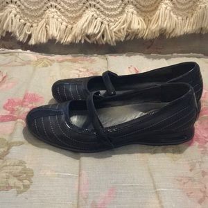 Cole Haan 6.5 black flats, great condition